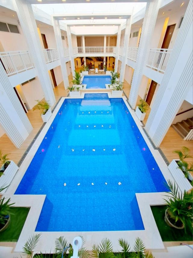 Pool corner detail